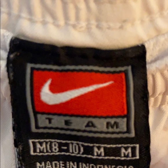 Women’s White Nike Shorts Size Medium - Picture 3 of 3